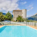 Meouilles Chateau Sleeps 16 Pool Wifi Holiday home *