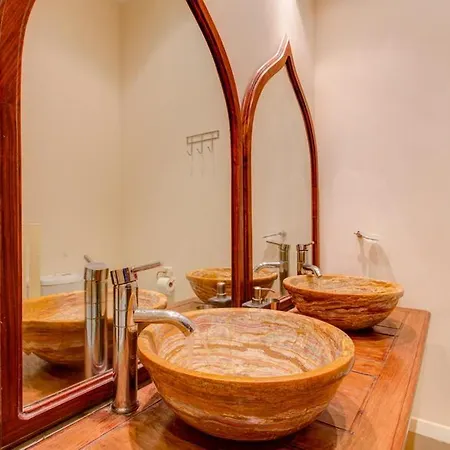 Meouilles Chateau Sleeps 16 Pool Wifi 度假居