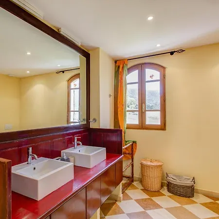 Meouilles Chateau Sleeps 16 Pool Wifi